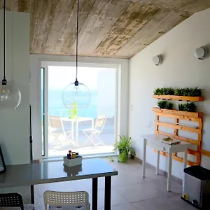 Durmiendo Sobre El Mar, Vivienda Riscos Apartment